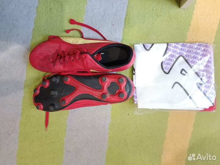 Футбольные бутсы puma