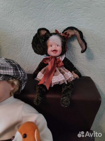 Кукла фарфоровая