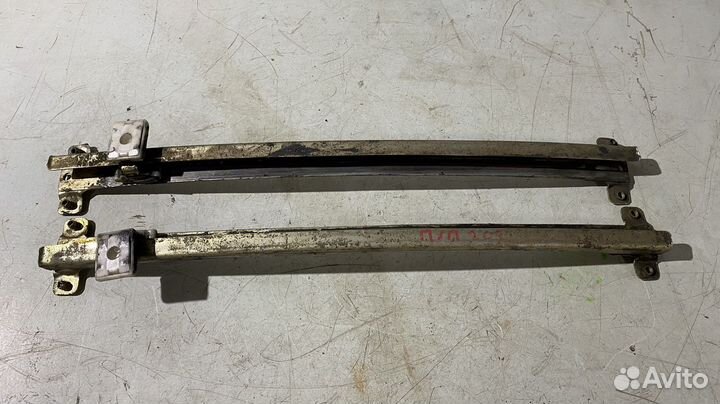 Направляющая передний стекол Mercedes Benz W202