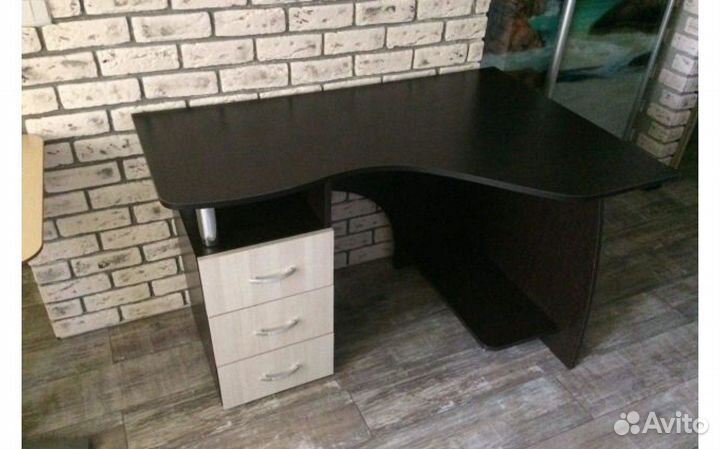 Компьютерный стол новый