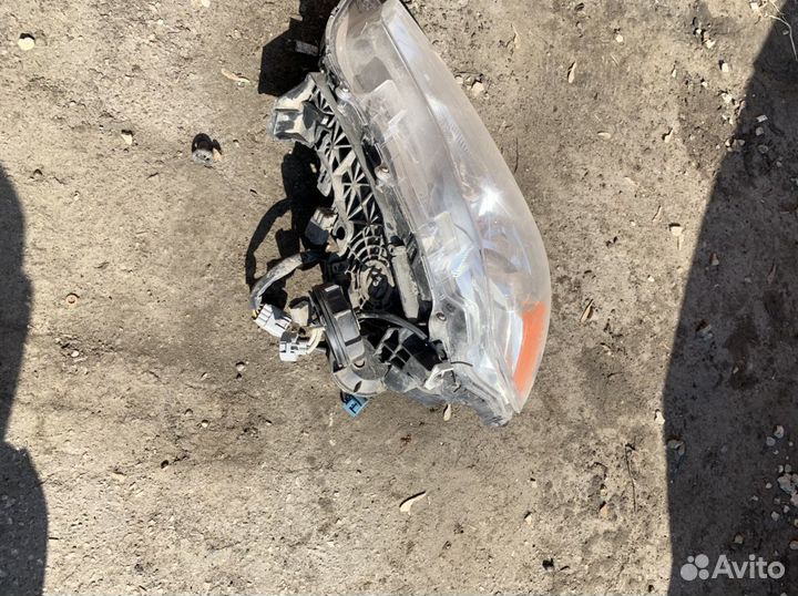 Левая фара Митсубиси ASX