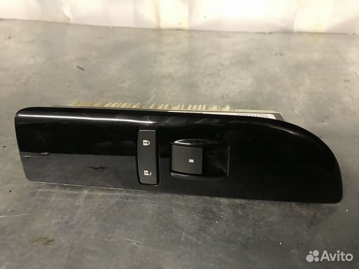 Кнопка стеклоподъемника Chevrolet Tahoe III 06-14