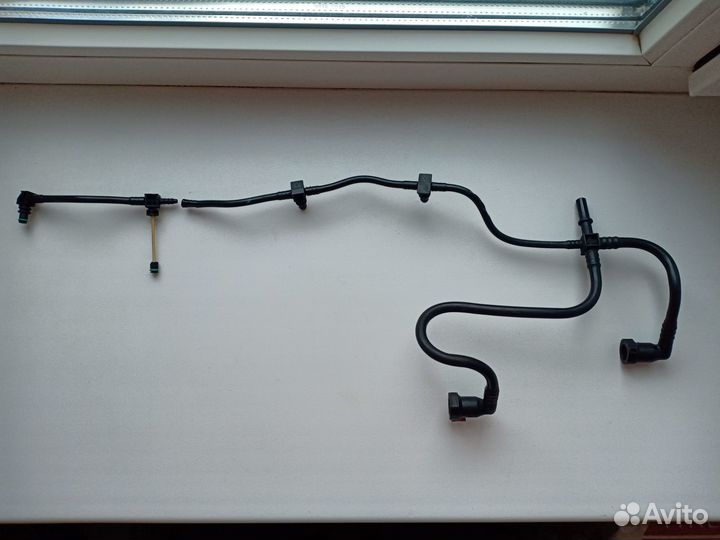 Трубка обратки на двигатель Форд Транзит 2006