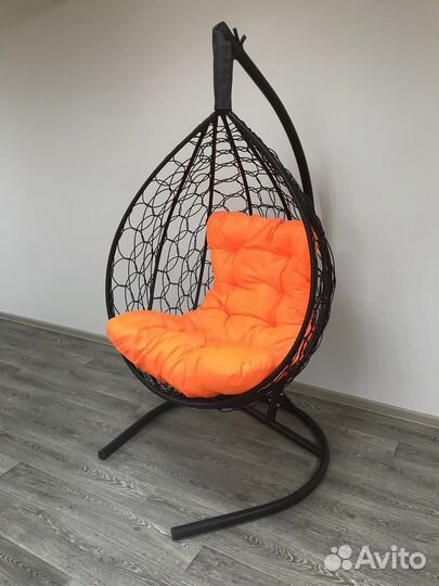 Кресло качель кокон из искусственного ротанга