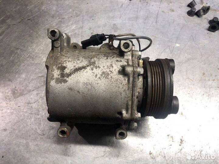 Компрессор кондиционера Mitsubishi Lancer Galant