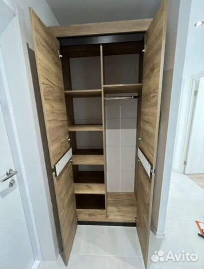 Шкаф распашной комбинированный