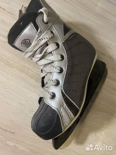 Коньки хоккейные