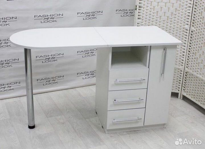 Маникюрный стол