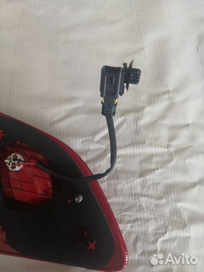 Фонарь в крышку багажника peugeot 408 2011- Новый