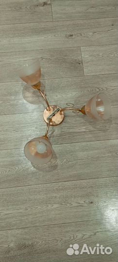 Продам люстру