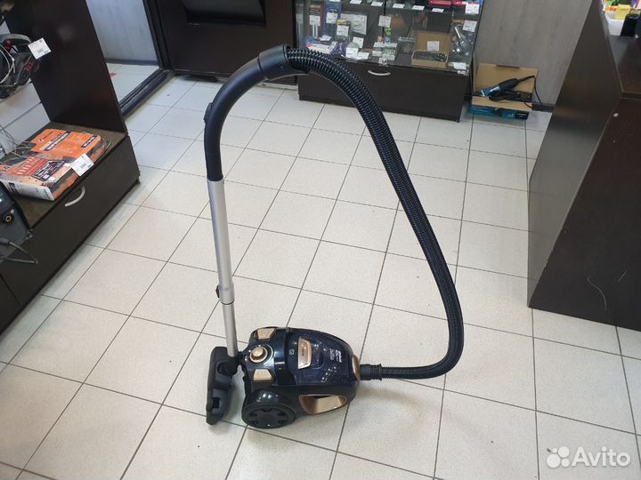 Пылесос с контейнером для пыли centek CT-2534