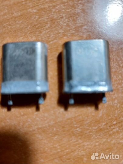 Кварцевый резонатор 2285,7 кГц для частоты 1785 кГ