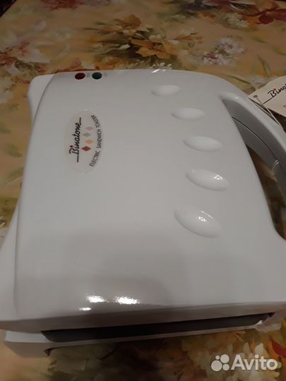 Электрический сэндвич-тостер binatone