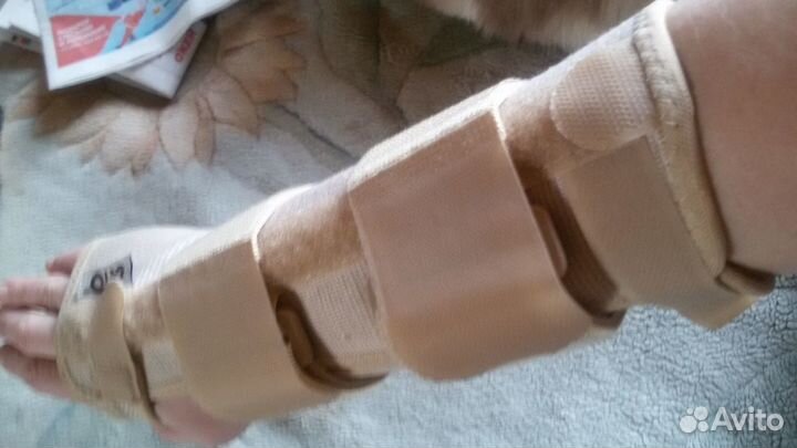 Ортез шинирующий на лучезапястный сустав правый