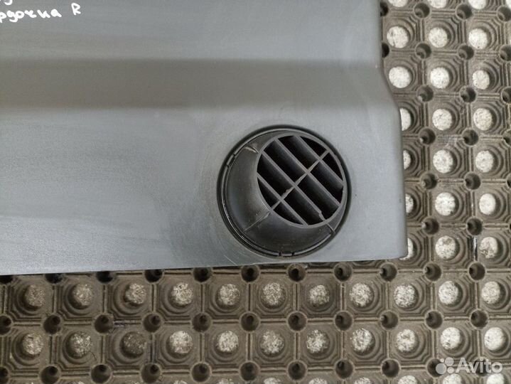 504163512 Крышка бардачка правая Iveco Stralis