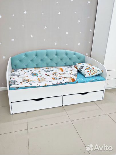 Детская кровать с мягким изголовьем