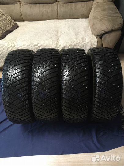 Goodyear Ultra Grip Ice Arctic 2 215/65 R16 98T