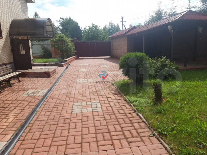 Дом 300 м² на участке 20 сот.