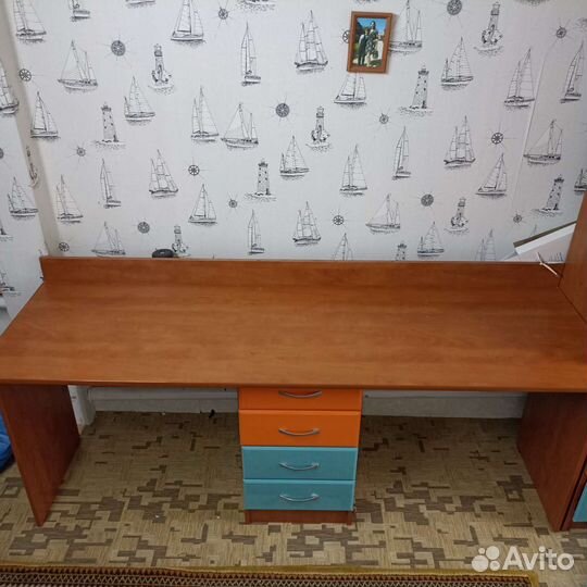 Детский письменный стол