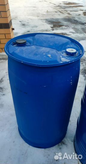 Металлические и пластиковые бочки