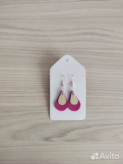 Серьги из розовой и бежевой кожи