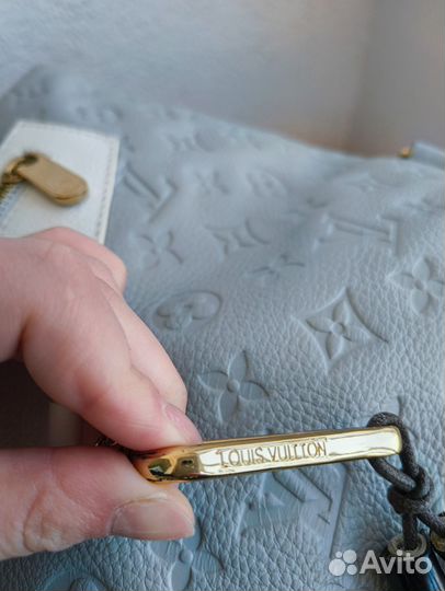 Кожаная сумка с тиснением Louis Vuitton