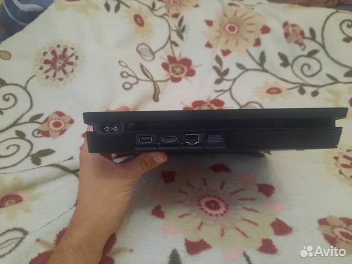 Продаётся Sony PS4 Slim