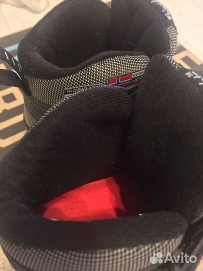 Лыжные ботинки