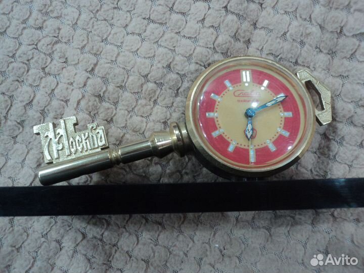 Часы настольные ключик Слава Москва