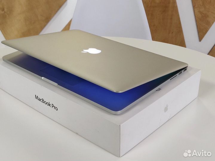 MacBook Pro 15 retina i7 8gb 256gb ssd