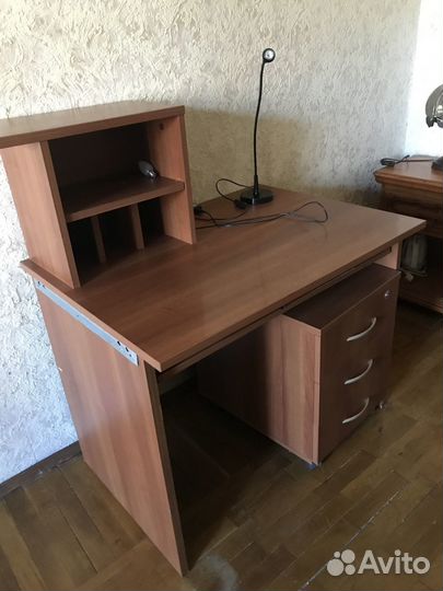 Письменный стол для школьника