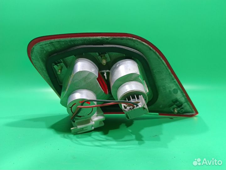 Фонарь внутренний левый для Mitsubishi Carisma