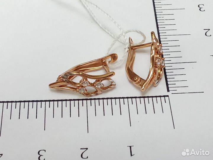 Серьги с синтетическим камнем Золото