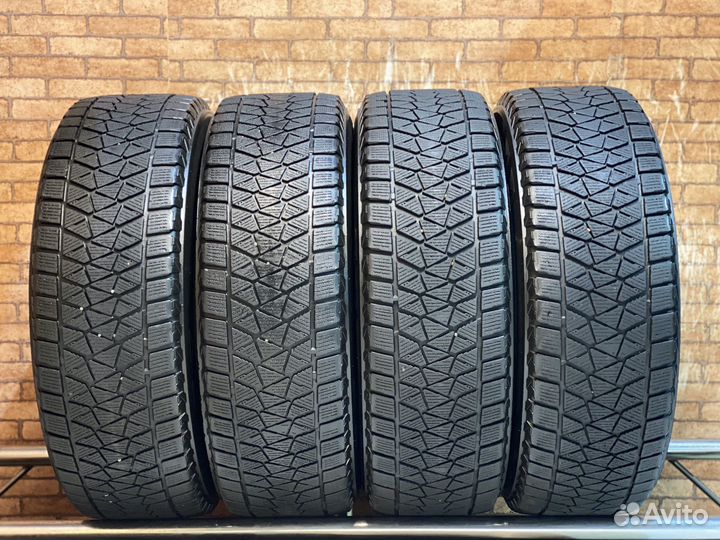 Bridgestone Blizzak DM-V2 215/65 R16