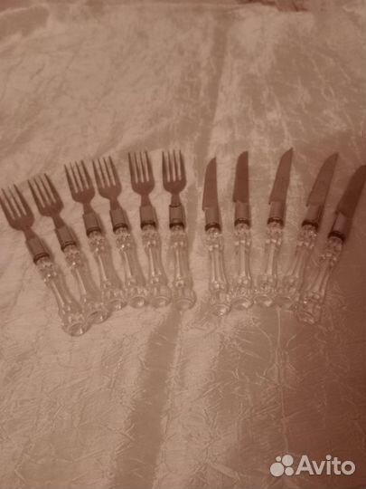 Набор ножей и вилок