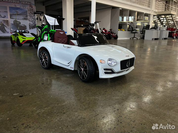 Детский автомобиль BMW M4 (A004AA) белый