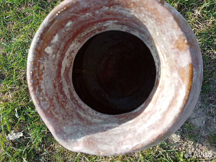 Старинный глиняный кувшин