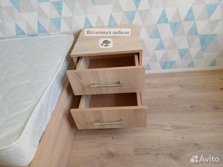 Прикроватная тумбочка новая