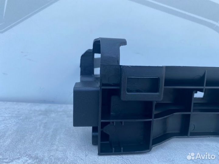 Рамка радиатора правая Mercedes C W205