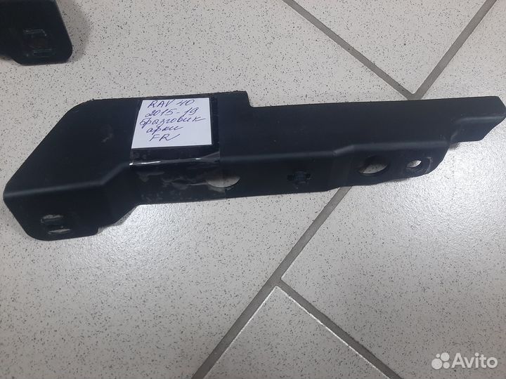 Брызговик арки передний правый/лев RAV4 40 2015-19