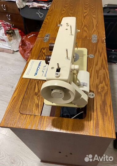 Швейная машинка со столом