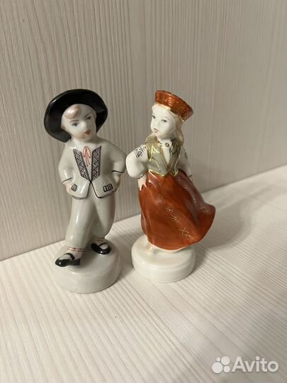 Статуэтки латышский танец