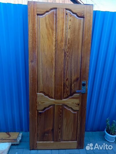 Дверь входная деревянная