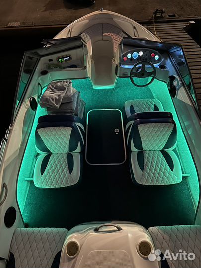 Аренда катера, прокат, развод мостов, экскурсия