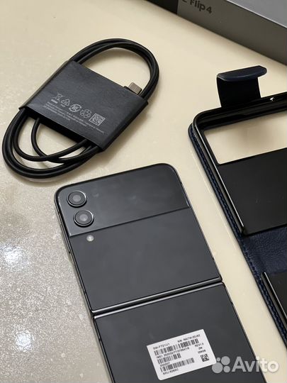 Samsung Galaxy Z Flip4, 8/256 ГБ