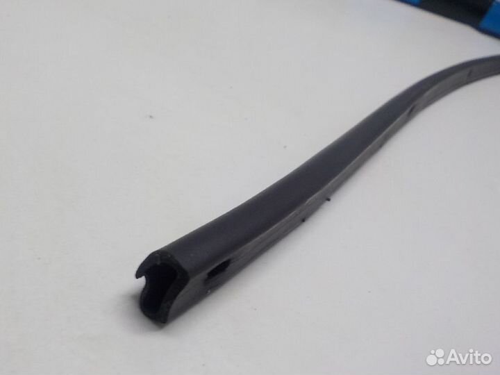 Уплотнитель капота Nissan Pathfinder R52