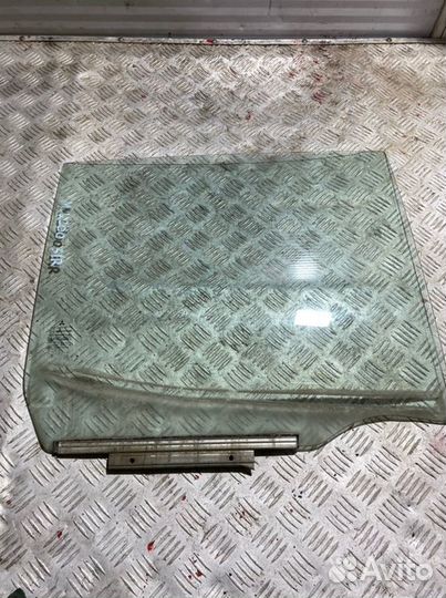 Стекло двери опускное заднее правое Mitsubishi L