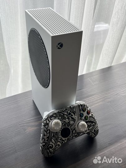 Xbox Series S (практически новая)