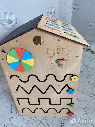 Детский домик, бизиборд