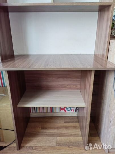 Книжный шкаф